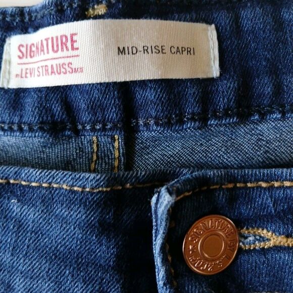 Signature Levi Strauss Gold Mid Rise Capri Dark Wash Cuffed Jeans Size 18 W34 - Picture 13 of 16